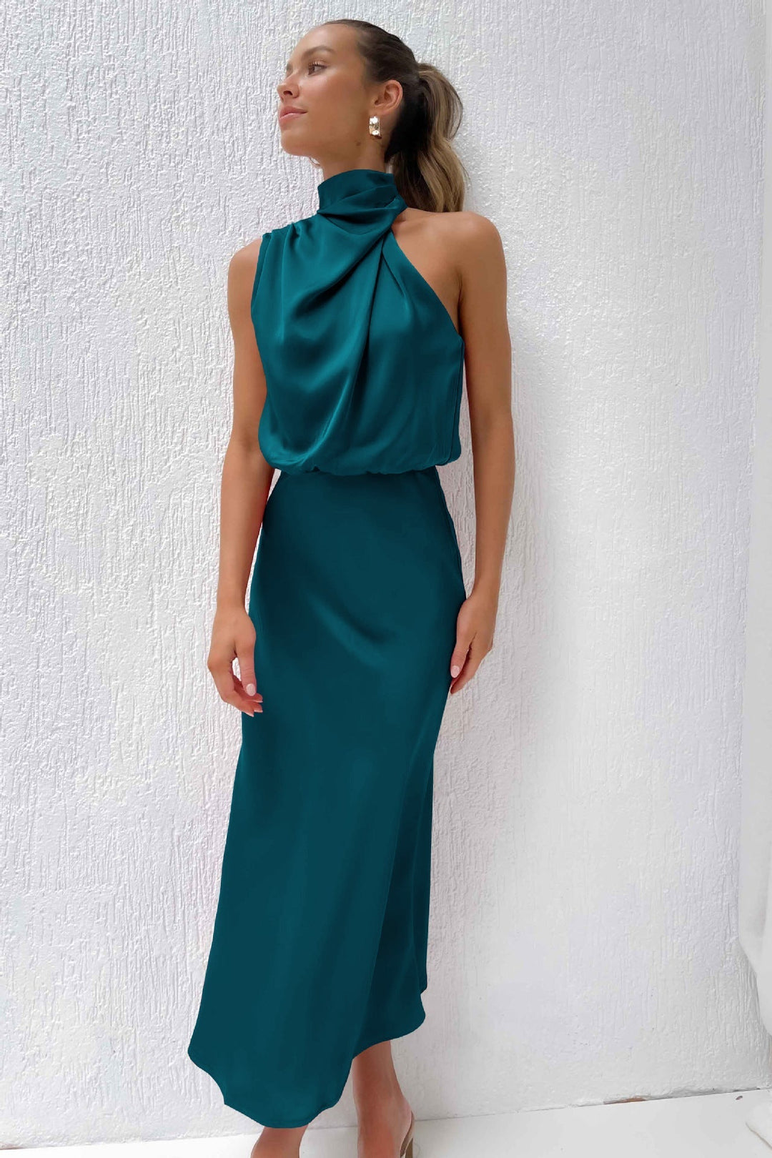 Maris™ - Elegant Satin Halter Dress