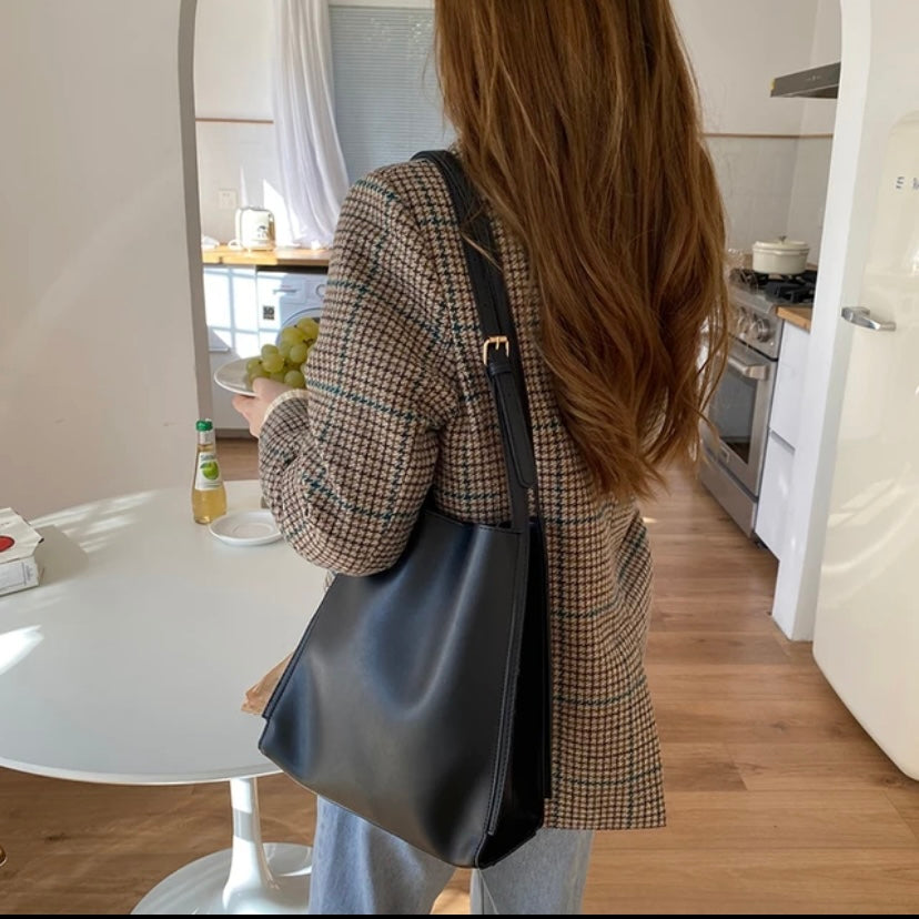 Camille - Classic Bag for Everyday Use